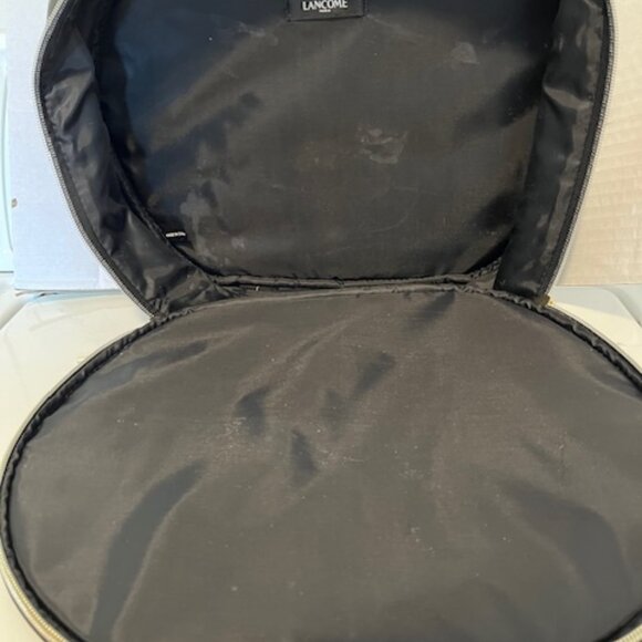 Lancome Paris large toiletries travel case. - Picture 3 of 4